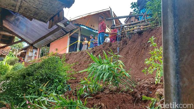 Area longsor di Nagreg yang menelan satu korban jiwa.