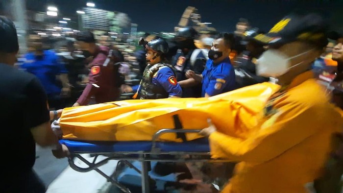 Dua bocah yang sedang asyik berenang di Kali Cisadane tenggelam sehingga harus dilakukan pencarian. Kedua korban bernama Rizky Fadillah (12) dan Ade Hazullabidin (13) tenggelam ketika sedang berenang bersama tiga temannya.
