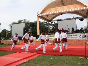Gambar Pola Lantai Tari Seudati dari Aceh dan Penjelasannya