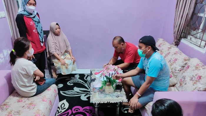 Wainta berinisial YY (24) warga Kelurahan Surabaya, Kecamatan Sungai Serut, Kota Bengkulu, Bengkulu, ditangkap polisi. YY ditangkap lantaran mencuri emasi milik teman kencannya.