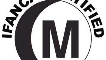 Ini label halal dari Islamic Food and Nutrition Council of America (IFANCA). Hanya bulan sabit, huruf M (Muslim) dan tulisan halal tanpa huruf Arab. Foto: Islamic Food and Nutrition Council of America (IFANCA)