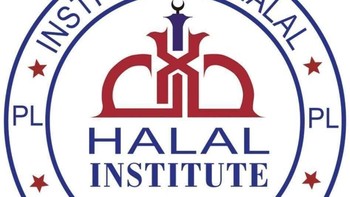 Ini label halal di Polandia dari Polski Instytut Halal. Kaligrafi tulisan Halal-nya sangat rumit nih dengan Khat Kufi. Apakah kamu menemukannya? Foto: Polski Instytut Halal