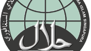 Ini juga pasti sudah kenal, label halal Singapura dari Majelis Ugama Islam Singapura (MUIS) dengan bola dunia dan kaligrafi halal dengan Khat Naskhi. Foto: Majelis Ugama Islam Singapura