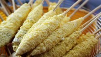 Telur Gulung Jajan Bentar di Pasar Minggu, harganya murah meriah tapi enak. Misal telur gulung polos, telur gulung bihun, telur gulung sosis. Harganya dari Rp 1.000 saja. Foto: Site News/Public Domain