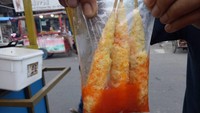 Modal gerobak kecil, Cilor Melet dan Telor Gulung di daerah Palmerah, punya menu telur gulung yang lembut di dalam dan sedikit garing di luar. Harganya dari Rp 1.000. Foto: Site News/Public Domain