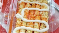  Letaknya di Penjaringan, Telor Gulung Boss Qyu tampil kekinian dengan menu telur gulung yang dibalut dengan lelehan keju mozzarella yang mulur gurih. Kisaran harganya dari Rp 5.000. Foto: Site News/Public Domain