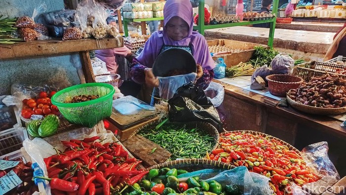 Menjelang bulan Ramadhan, harga cabai rawit di Kabupaten Bandung saat ini semakin pedas. Bahkan harganya bisa mencapai Rp 70 ribu per kilo gramnya.
