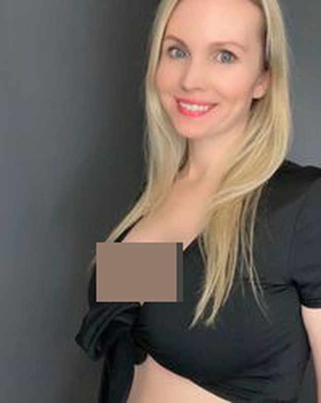 Inilah potret Holly Jane. Di media sosialnya dia tak segan mengunggah foto-foto seksi. Ibu empat anak itu juga jualan konten sensual di OnlyFans. Foto: dok. Instagram/@therealhollyj