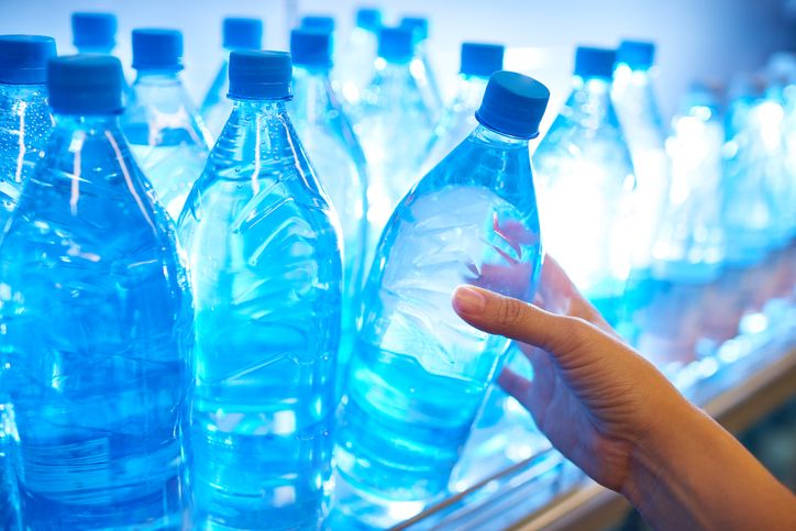 Hukum minum langsung dari botol kemasan