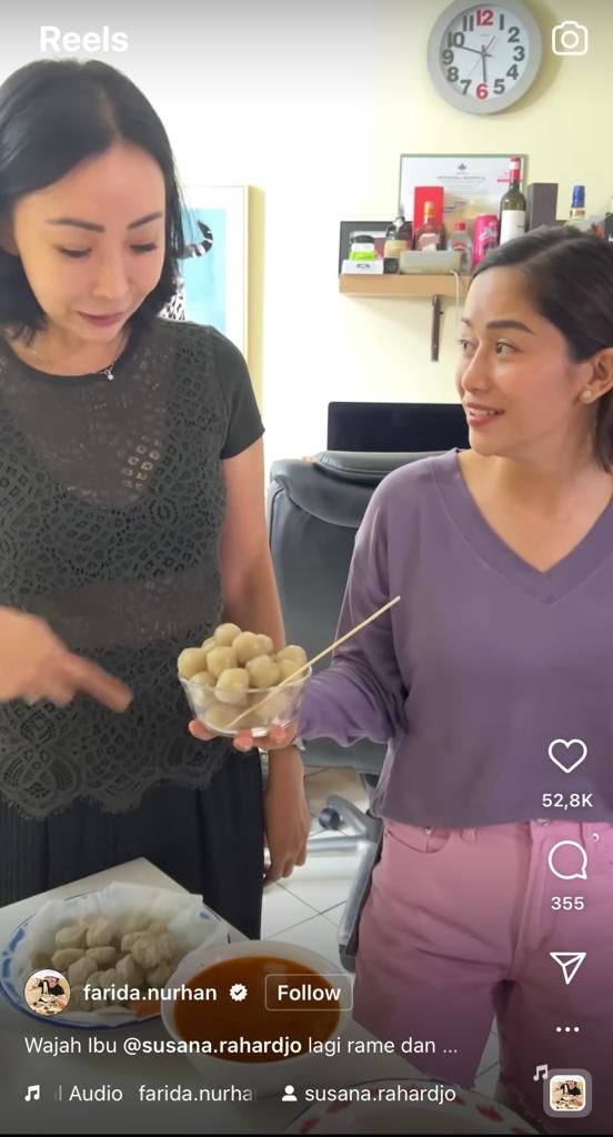 Ibunda Livy Renata kenalan dengan jajanan tradisional