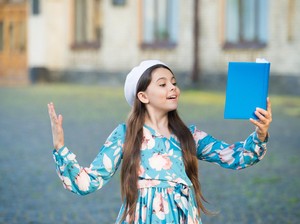 10 Puisi Perpisahan Sekolah yang Sedih dan Mengharukan