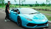 Doni Salmanan dan mobil mewahnya (Foto: Dok. Instagram/donisalmanan)