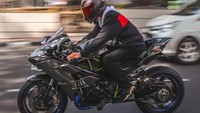 Salah satu hobi Doni Salmanan yaitu mengoleksi motor besar (Foto: Dok. Instagram/donisalmanan)