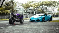 Moge selanjutnya yang disita dari Doni Salmanan yaitu BMW S1000RR. Motor pabrikan asal Jerman ini kerap ia pamerkan di medsos, lantaran memiliki performa yang gahar dengan mesin 998 cc yang disematkan bisa menghasilkan tenaga 204 dk dan torsi 83 Nm.