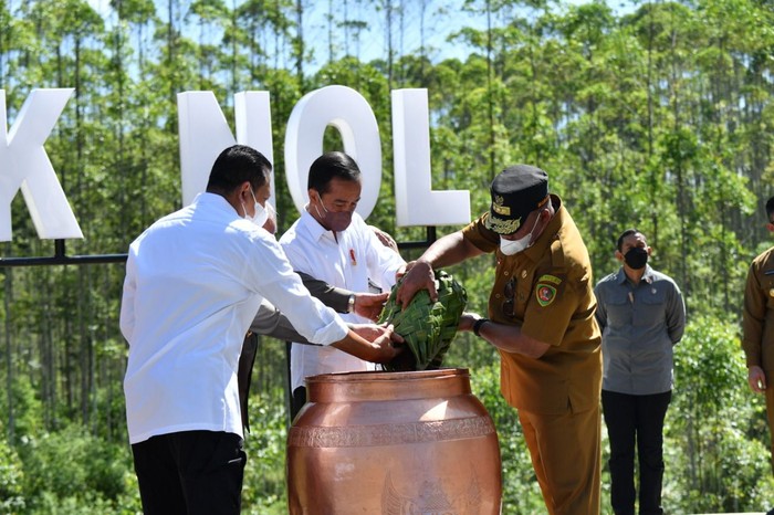 Jokowi dan Bamsoet di Titik Nol IKN Nusantara