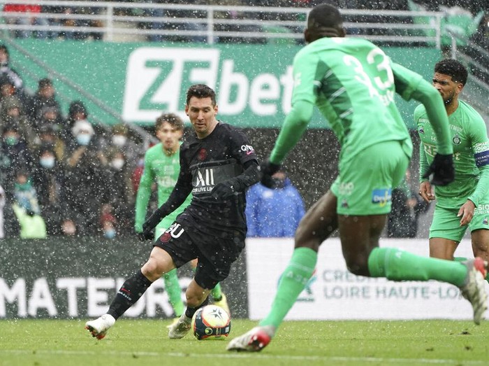 PSG's Lionel Messi makes an attempt to score during the French League One soccer match between Paris Saint-Germain and Bordeaux at the Parc des Princes stadium in Paris, France, Sunday, March 13, 2022. (AP Photo/Thibault Camus)