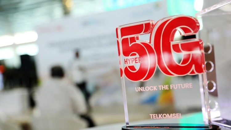 Menjajal Ketangguhan 5G di Bandara Soetta Bandara Internasional Soekarno Hatta memberikan pengalaman baru bagi pengguna jasanya, yakni konektivitas digital jaringan broadband akan kecanggihan 5G Telkomsel di Bandara. Seperti apa?