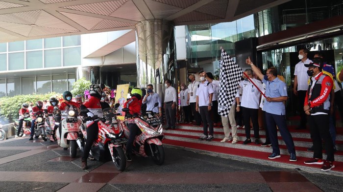 Menteri Sandiaga Uno lepas 10 bikers touring 1.500 km ke Sirkuit Mandalika