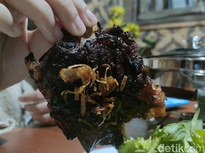 Lezatnya Iga Bakar dan Ceker Balado Restoran Kp EDO Garut