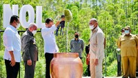 Sebelumnya, Jokowi juga melakukan ritual penyatuan tanah dan air di kawasan titik nol IKN Nusantara yang dihadiri hampir seluruh gubernur. (Laily Rachev/Biro Pers Sekretariat Presiden)