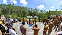 Ibu Kota Negara yang baru ini bernama Nusantara yang terletak di dua kabupaten di Provinsi Kalimantan Timur yaitu Kabupaten Kutai Kartanegara dan Kabupaten Penajam Paser Utara. Spot Titik Nol Nusantara menjadi penananda awal dibangunnya proyek IKN. (Laily Rachev/Biro Pers Sekretariat Presiden)