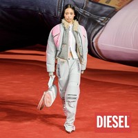 Saat debut di Milan Fashion Week, Nafa memakai koleksi Capasa Milano. Anak pertama dari tiga bersaudara itu pun berlenggak di runway Diesel, Sunnei, dan A.C.9. Foto: dok. Instagram @nafasalvana