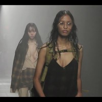 Penampilan Nafa Salvana Yasmin di Milan Fashion Week menandai debut catwalknya. Kisahnya pun diunggah Bupati Karawang, Cellica Nurrachadiana di akun Instagram. Foto: dok. AC9