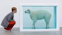 Ini karya seni dari tahun 1995 yang berjudul I AM.  Foto: Getty Images/Tristan Fewings