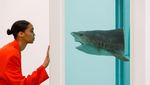 Nyeleneh Banget! Karya Seni Damien Hirst Lampaui Batas