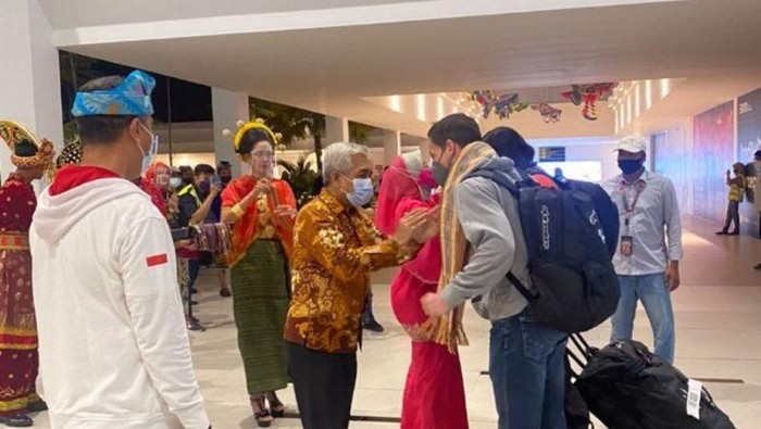 Pebalap dan kru MotoGP mulai mendarat di Mandalika