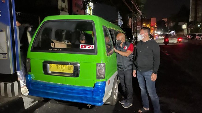 Pedagang miras jualan dalam angkot di Bogor (Dok istimewa)