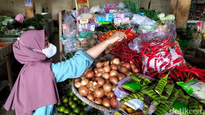 Pedagang sayuran di Pasar Boyolali Kota, Senin (14/3/2022).