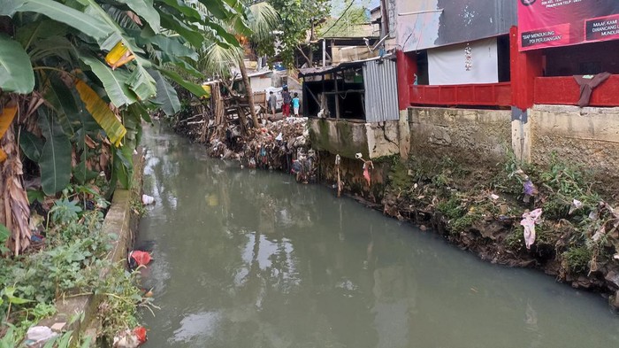 Penampakan Kali Mampang, Jaksel pada 14 Maret 2022.