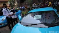 Dua mobil milik Doni Salmanan tertempel tulisan Barang Bukti.