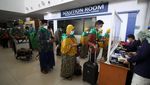 Penerbangan Perdana Jamaah Umrah via Bandara Juanda Surabaya