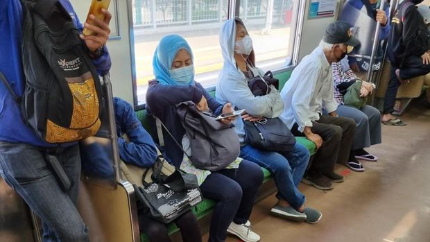 Penumpang KRL CItayem-Jakarta masih dibatasi