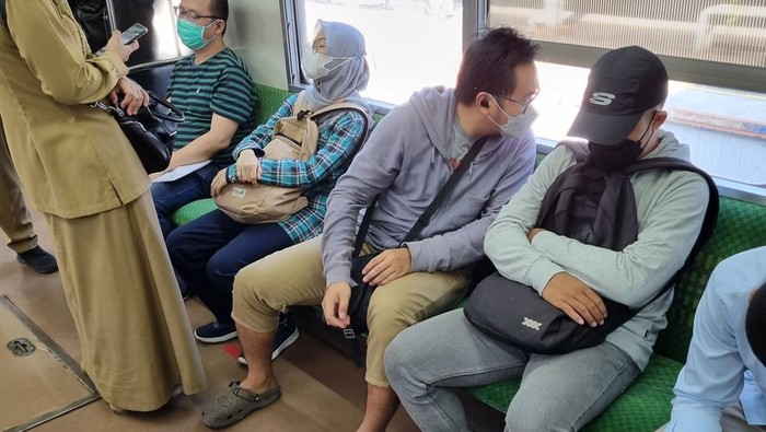 Penumpang KRL CItayem-Jakarta masih dibatasi