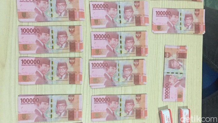Polisi menggagalkan peredaran uang palsu di Surabaya
