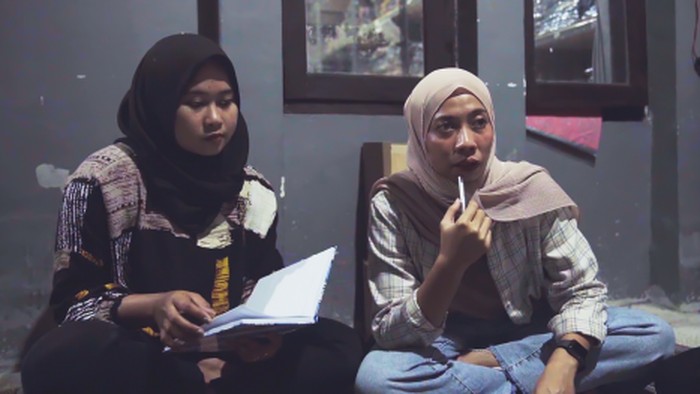 Wanita yang akrab disapa Natali itu memiliki bisnis busana wanita dengan nama GalleryFashion yang dirintis sejak 2019.