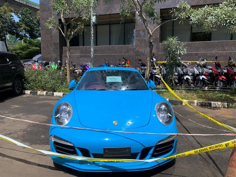 Porsche dan Moge Doni Salmanan yang disita polisi (Mulia-detikcom)