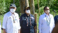 Sekretaris Kabinet Pramono Anung dan Menteri LHK Siti Nurbaya juga nampak hadir. 