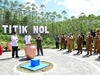 Potret Jokowi Bersama Sejumlah Menteri di Titik Nol IKN Nusantara