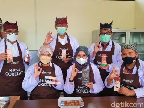Proses pengolahan cokelat di Doesoen Kakao Banyuwangi