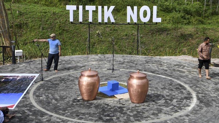 Prosesi Kendi Nusantara digelar hari ini di titik nol ibu kota negara (IKN), yaitu di Kecamatan Sepaku, Penajam Paser Utara, Kalimantan Timur.