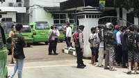 Aksi para supir angkot ini dipicu atas adanya kebijakan Pemkot terkait perubahan trayek angkutan.   