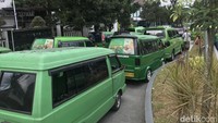 Dodi mengungkapkan, pihaknya memang menerima sosialisasi dari Dinas Perhubungan. Namun setelah dipertimbangkan oleh para sopir angkot, kebijakan itu menguntungkan secara sepihak.   