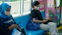 Kebijakan ini merupakan implementasi dari Surat Keputusan Dinas Perhubungan Pemerintah Provinsi DKI Jakarta Nomor 145 Tahun 2022 tentang Pemberlakuan Pembatasan Kegiatan Masyarakat (PPKM) Level 2 dan Surat Edaran Kementerian Perhubungan RI Nomor 25 Tahun 2022 mengenai pengaturan kapasitas penumpang maksimal 100% untuk moda transportasi massal yang berada di wilayah dengan status PPKM Level 2.