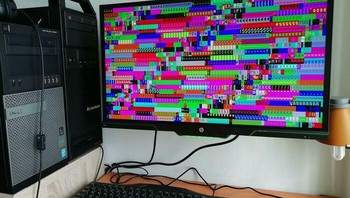 Ditinggal biar lancar update software malah jadi begini tampilan komputernya. Foto: Bored Panda