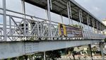 Spanduk Dukung Luhut Capres 2026 Nongol di JPO Matraman