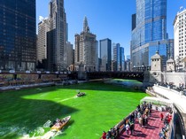 Rayakan St. Patricks Day, Sungai Chicago Disulap Jadi Hijau